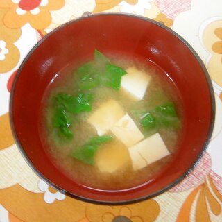 豆腐・ほうれん草の味噌汁